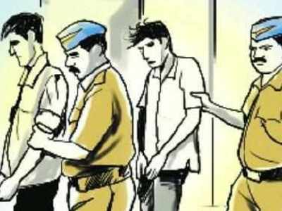 Pune crime : चाकण-शिक्रापूर रस्त्यावर अवैध दारू वाहतूक; चौघांना अटक