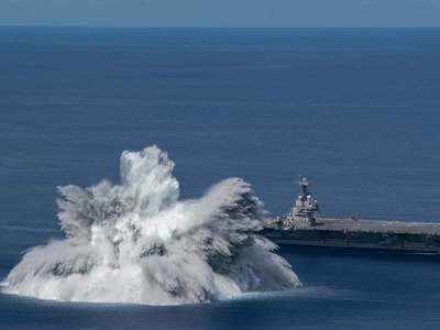 Video: अमेरिकी नौसेना ने फोड़ा 18 हजार किलो का महाबम, समुद्र में आया भीषण भूकंप
