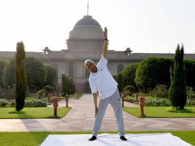 Yoga Day 2021: যোগাসন করলেন রাষ্ট্রপতি, কেন্দ্রীয় মন্ত্রীরাও