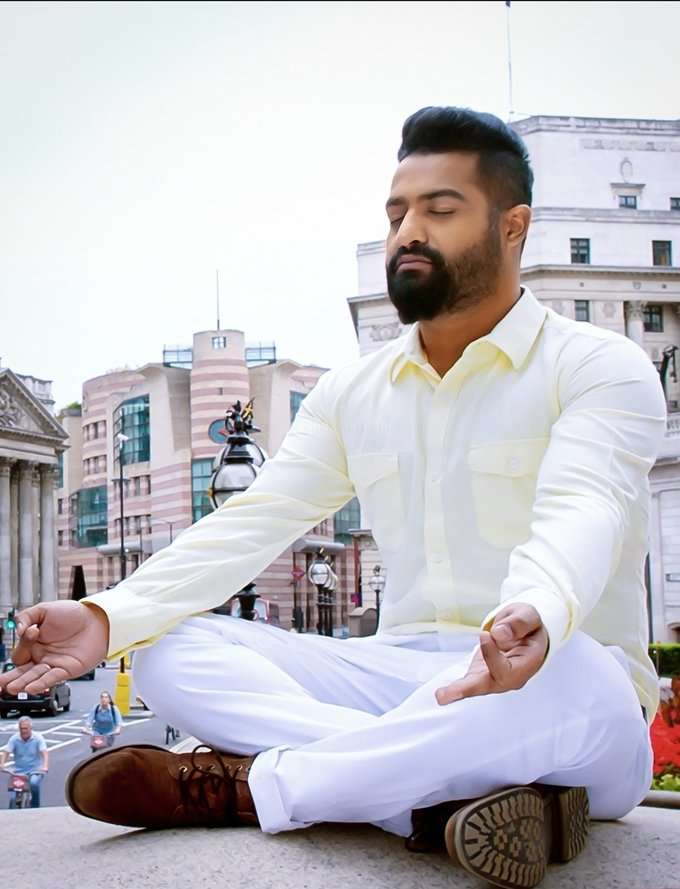 International yoga day 2021: యోగా తోనే సరైన ఫిట్‌నెస్ అంటున్న హీరో హీరోయిన్స్