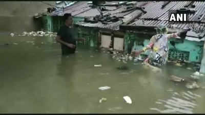गुजरात में लोगों के लिए आफत बनी बारिश, मूसलाधार पानी गिरने से डूबा पाटण शहर
