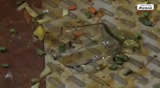உணவகத்தில் புகுந்த 10 பேர் கொண்ட கும்பல் உருட்டுக் கட்டையால் உணவகத்தை சூறையாடிய சிசிடிவி காட்சி