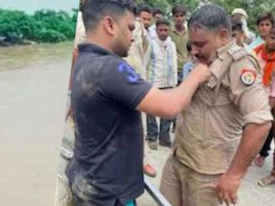 दिव्यांग को बचाने नहर में कूदे दरोगा को योगी सरकार देगी 50 हजार का इनाम, सोशल मीडिया पर बना रियल हीरो