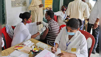 covid vaccine : देशात आज ८० लाखांहून अधिक नागरिकांचे लसीकरण; PM मोदी खूश, म्हणाले...