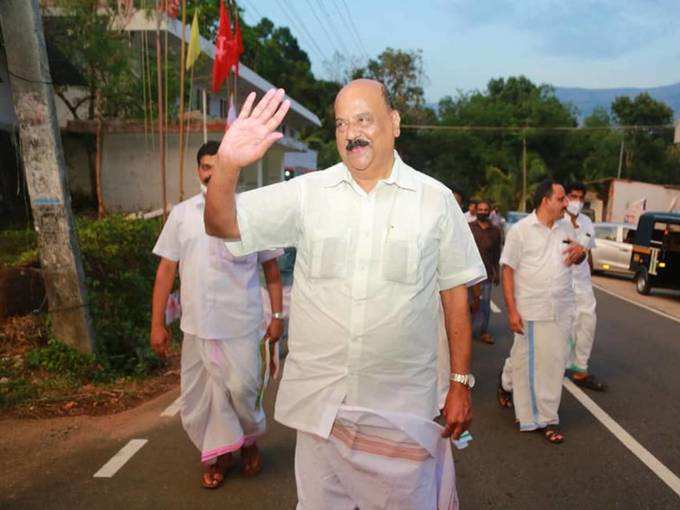 ​ശശീന്ദ്രനൊപ്പം കണ്ട് സംസാരിച്ചു