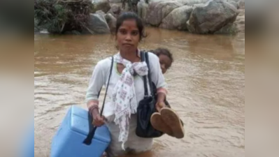 સલામ છે જુસ્સાને! લોકોને રસી આપવા નર્સે બાળકને પીઠ પર બાંધી નદી પાર કરી