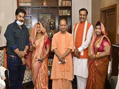 UP bjp politics: केशव मौर्या के घर से आई योगी की मुस्कुराती तस्वीर, चुनाव से पहले UP बीजेपी में सब चंगा सी?