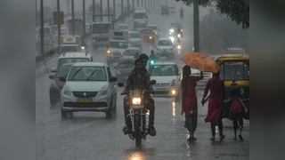Weather Today LIVE : दिल्ली-एनसीआर में बढ़ा मॉनसून का इंतजार, यूपी-बिहार में बारिश से हुआ बुरा हाल