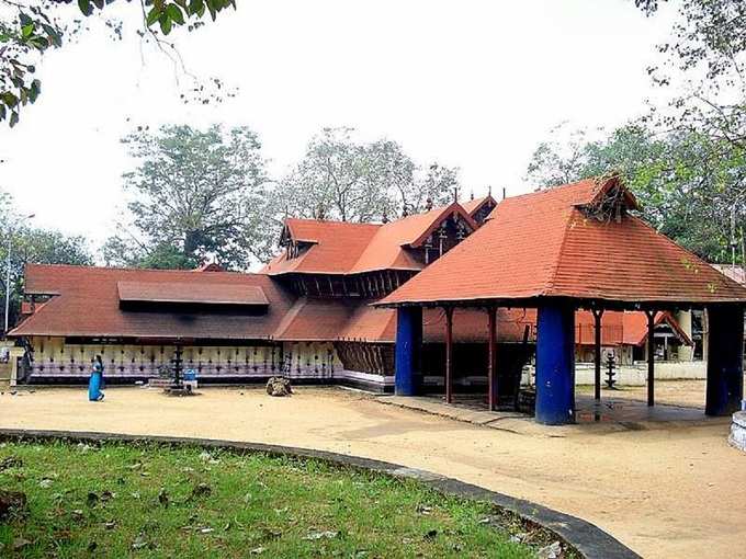 कोडुंगल्लूर भगवती मंदिर, केरल - Kodungallur Bhagavathy temple, Kerala In Hindi