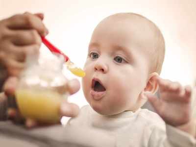 जानें क्‍या है 8 महीने के शिशु का हफ्तेभर का डाइट चार्ट, कैसा होना चाहिए खाना