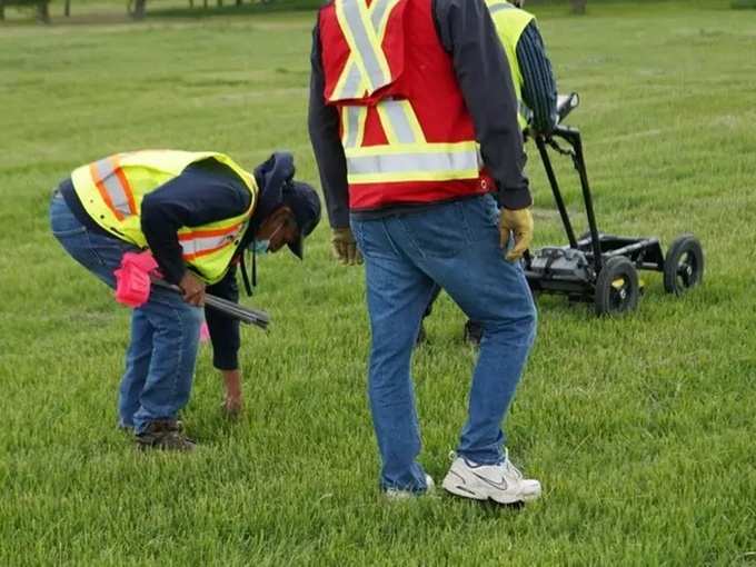 A crew performs a ground-penetrating radar search of a field near the former Marieval Indian Residential School in Grayson (1).