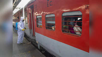Jhansi News: झांसी में गलत ट्रेन में चढ़ने से मची अफरा-तफरी, 5 लोग ट्रेन से कूदे, 1 की मौत
