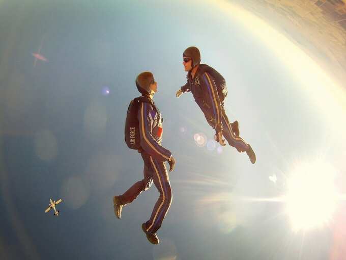 मध्य प्रदेश में स्काई डाइविंग - Skydiving In Madhya Pradesh In Hindi