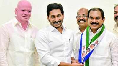 ఎమ్మెల్సీ తోట త్రిమూర్తులుకు ఊహించని షాక్... సీఎం జగన్‌కూ స్ట్రాంగ్ వార్నింగ్ 