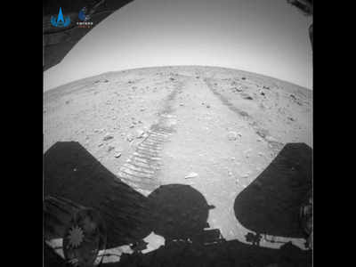 China Mars Tianwen-1 Mission: चीन के ऐतिहासिक Zhurong रोवर की भेजी तस्वीरों में दिखी मंगल ग्रह की जमीन