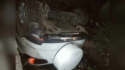 रामपुर में नाले में गिरी कार, गेट न खोल पाने से 4 लोगों की मौत