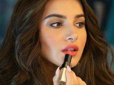 Bold Lipstick For Women : बोल्ड और अट्रेक्टिव लुक के लिए जरूर ट्राय करें ये Lipstick