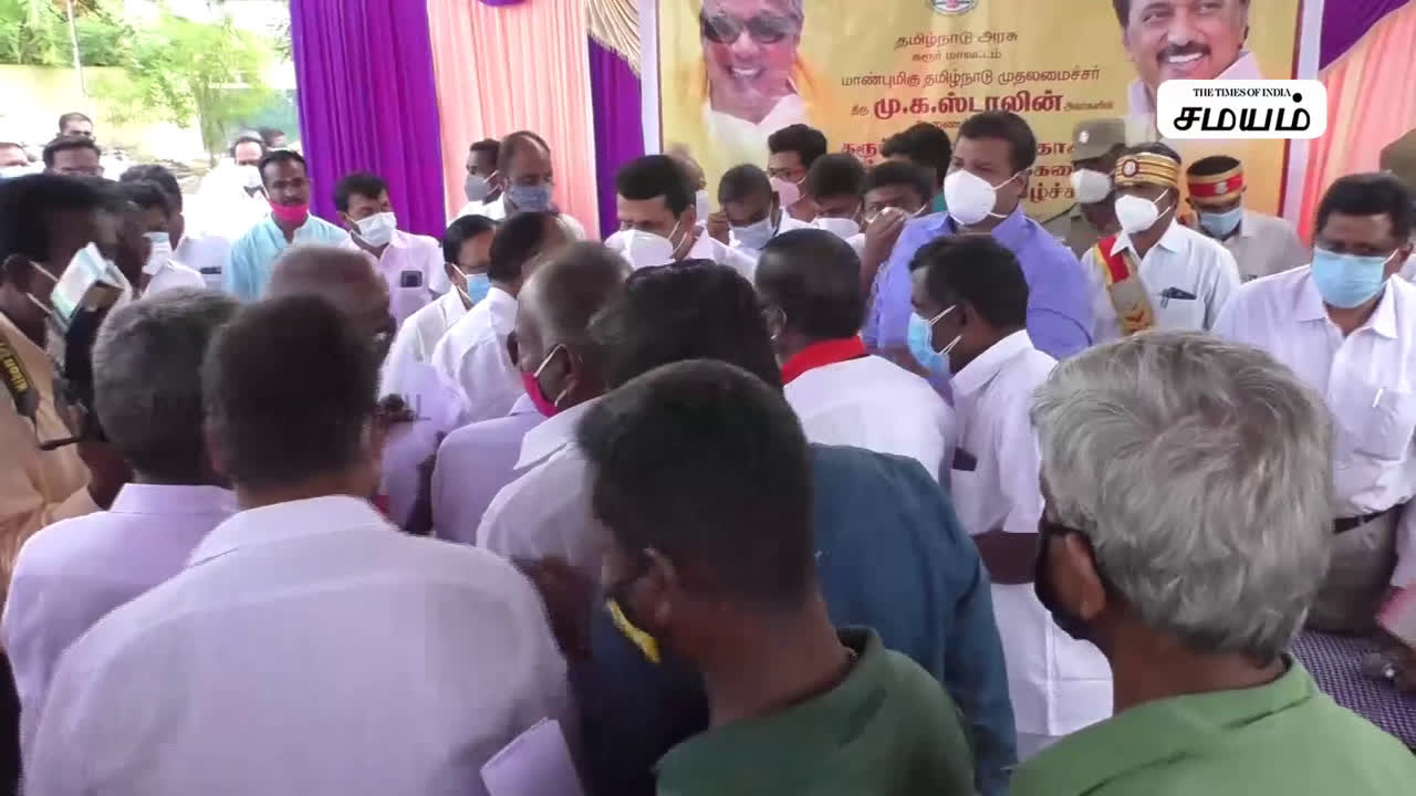 கருர் நகராட்சிக்கு உட்பட்ட பகுதிகளில் பொதுமக்களை சந்தித்து குறைகள் கேட்டு மனு பெறும் நிகழ்ச்சிகள் துவக்கம் !