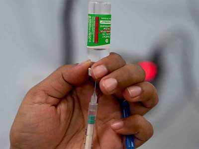 Covid Vaccination : कोरोना वैक्सीन की कुल डोज दिए जाने के मामले में अमेरिका से आगे निकला भारत: सरकार