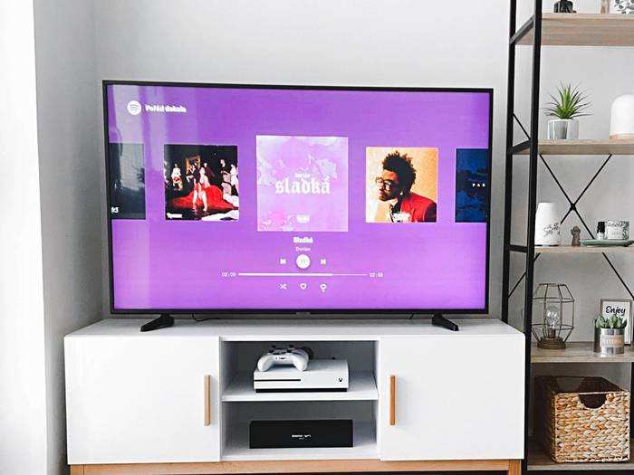 Mi, Samsung और Oneplus जैसे ब्रांड की Smart TV पर मिल रही स्पेशल डील, बचेंगे हजारों रुपए