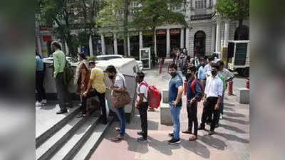Delhi Metro News: दिल्ली मेट्रो में बढ़ रही भीड़, राजीव चौक स्टेशन पर  प्रवेश के लिए 1 घंटे की वेटिंग