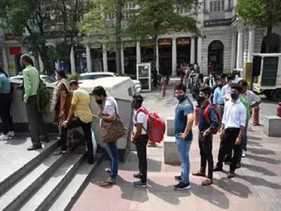 Delhi Metro News: दिल्ली मेट्रो में बढ़ रही भीड़, राजीव चौक स्टेशन पर  प्रवेश के लिए 1 घंटे की वेटिंग