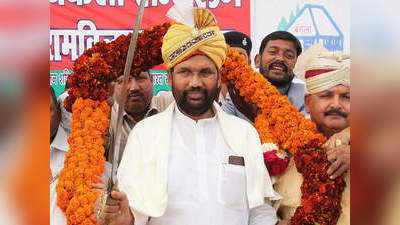 Bihar Politics : बिहार की सियासत में सबको चाहिए पासवान, रामविलास के नाम की लूट क्यों मची है?