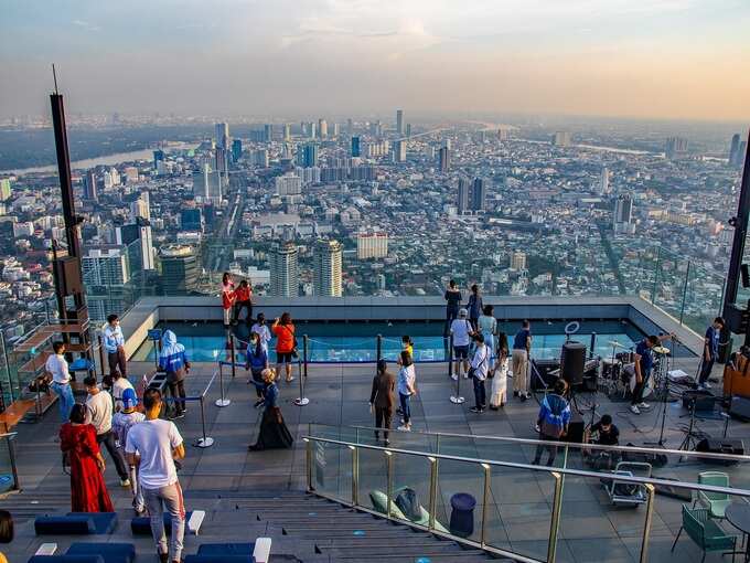 महा नखोन ऑब्जर्वेटरी में स्कायवॉक - Skywalk at MahaNakhon Observatory