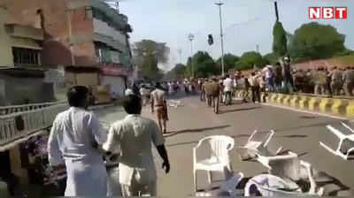 प्रयागराज: पंचायत चुनाव में कर रहे थे प्रदर्शन, सपा नेताओं पर पुलिस ने बरसाईं ताबड़तोड़ लाठियां, देखें वीडियो