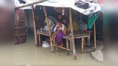 Bihar Flood: बिहार में उफान पर नदियां, कई जिलों में बाढ़ जैसे हालात, गांवों में घुसा पानी तो लोगों की बढ़ी मुश्किलें