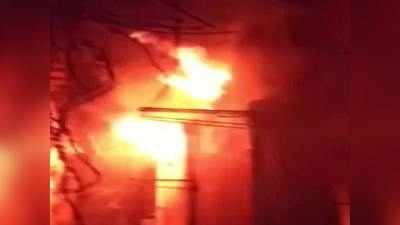 दिल्‍ली: चार मंजिला बिल्डिंग में लगी आग, लपटों में घिरे 8 परिवारों को बचाया