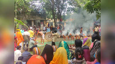 Varanasi News: महामारी पर अंधविश्वास भारी! कोरोना के खात्मे के लिए कड़ाह पूजा का आयोजन, उड़ी कोरोना नियमों की धज्जियां