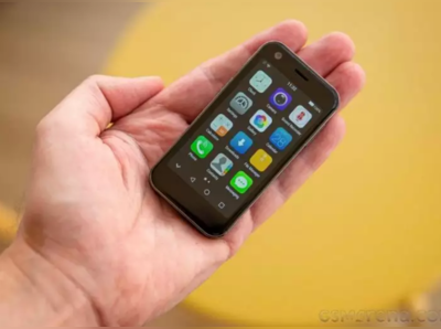 આવી ગયો છે દુનિયાનો સૌથી નાનો સ્માર્ટફોન, સાઇઝ એટલી છે કે હથેળીમાં પણ ફિટ થઇ જશે 
