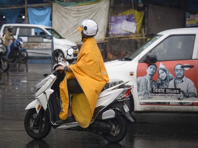 বর্ষায় মজে বাংলা, আর কতদিন চলবে বৃষ্টি?