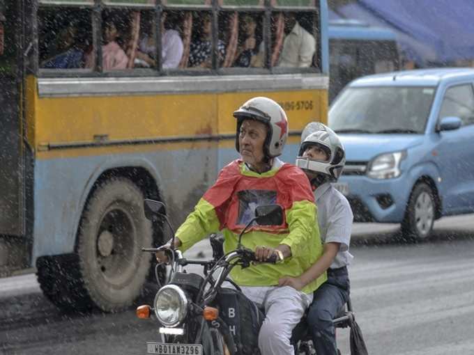 বর্ষায় মজে বাংলা, আর কতদিন চলবে বৃষ্টি?