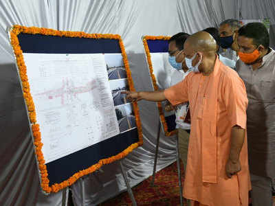 Varanasi News: वाराणसी में 736 करोड़ की 75 योजनाएं तैयार, CM ने ली जानकारी, जल्द ही PM मोदी दे सकते हैं सौगात