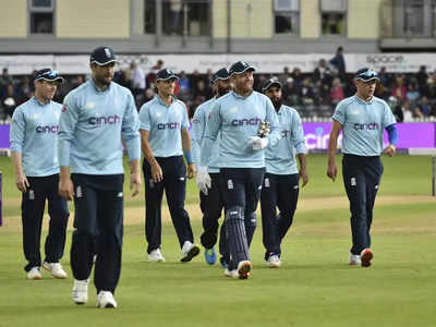 Covid-19 in England Cricket Team: इंग्लंड क्रिकेट संघाला बसला मोठा धक्का; ७ जणांना करोनाची लागण, संपूर्ण संघ...