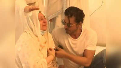 आंसुओं में डूबी सायरा बानो को शाहरुख खान ने दिया सहारा, सामने आईं घर के अंदर की तस्‍वीरें