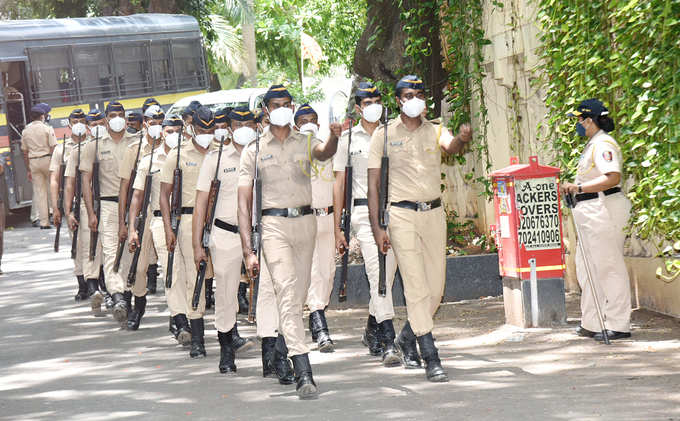 পূর্ণ রাষ্ট্র মর্যাদায় বিদায় জানানো হল দিলীপ কুমারকে