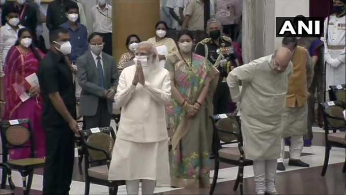 दिल्ली: प्रधानमंत्री नरेंद्र मोदी केंद्रीय मंत्रिमंडल के विस्तार के कार्यक्रम में हिस्सा लेने के लिए राष्ट्रपति भवन पहुंचे।