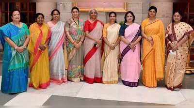 अपने आंचल को परचम बनातीं इन महिला मंत्रियों की तस्वीर गवाह है बदलते हिंदुस्तान की