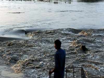 যমুনার জল স্পর্শ করতে পারবেন না রাজনৈতিক নেতারা, নিষেধাজ্ঞা পুরোহিতদের