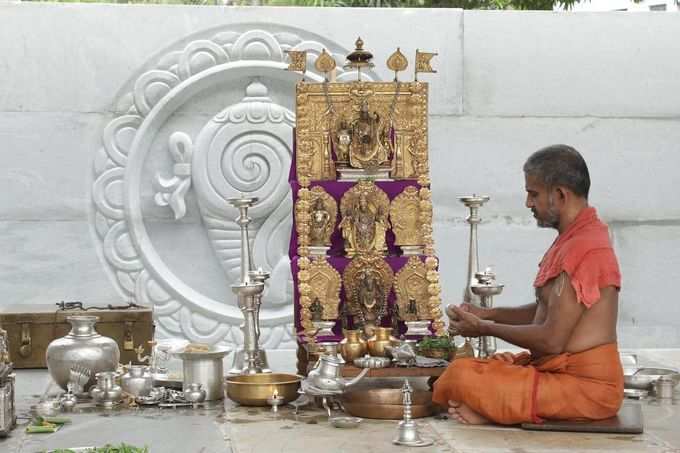 ಪೇಜಾವರ ಶ್ರೀಗಳಿಂದ ಪೂಜೆ