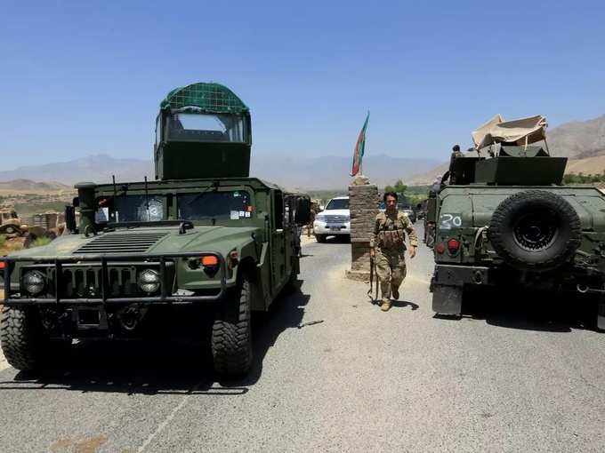 Afghan soldiers recapture checkpoint from the Taliban, in Alishing district of Laghman province (1).