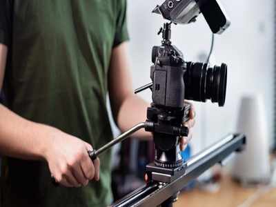 Career Tips: सिनेमेटोग्राफी में करियर कैसे बनाएं, कहां से करें पढ़ाई, कितनी होगी सैलरी