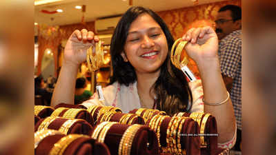 Kalyan Jewellers Big Discount Mela: सोना खरीदने वालों के लिए लग रहा है बिग डिस्काउंट मेला, जानिए कहां मिलेंगे करोड़ों के गिफ्ट वाउचर!