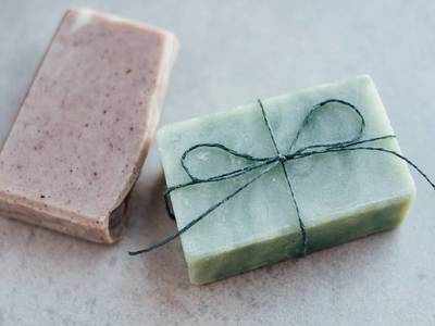 Natural Soap : स्किन को हेल्दी, सॉफ्ट और चमकदार बनाने के लिए यह Handmade Soap हैं बेस्ट