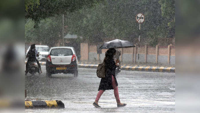 Delhi Monsoon Live Update: जम्मू और पंजाब में झमाझम बारिश... जानें दिल्ली, हरियाणा समेत उत्तर भारत में कब होगी बारिश