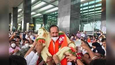 ಸದಾನಂದಗೌಡರಿಗೆ ಅದ್ಧೂರಿ ಸ್ವಾಗತ: ಅಧಿಕಾರ ಕಳೆದುಕೊಂಡ ಮೇಲೂ ನಾನೆಷ್ಟು ಪುಣ್ಯವಂತ ಅನಿಸುತ್ತಿದೆ ಎಂದ ಡಿವಿಎಸ್‌