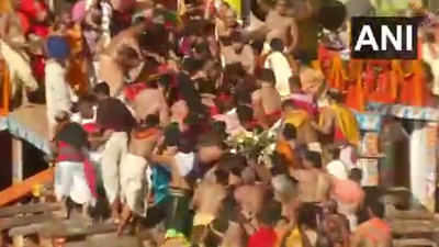 Video: ओडिशा के पुरी में लगातार दूसरे साल श्रद्धालुओं के बगैर ही शुरू हुई भगवान जगन्नाथ की रथयात्रा 
